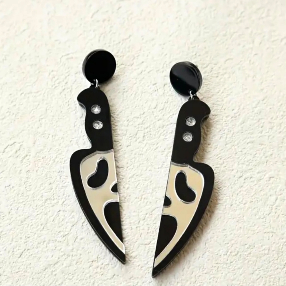 Scream Knife Earrings 🔪